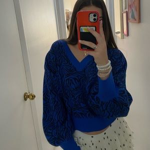 MOON RIVER BLACK AND BLUE SIZE S V-NECK SWEATER